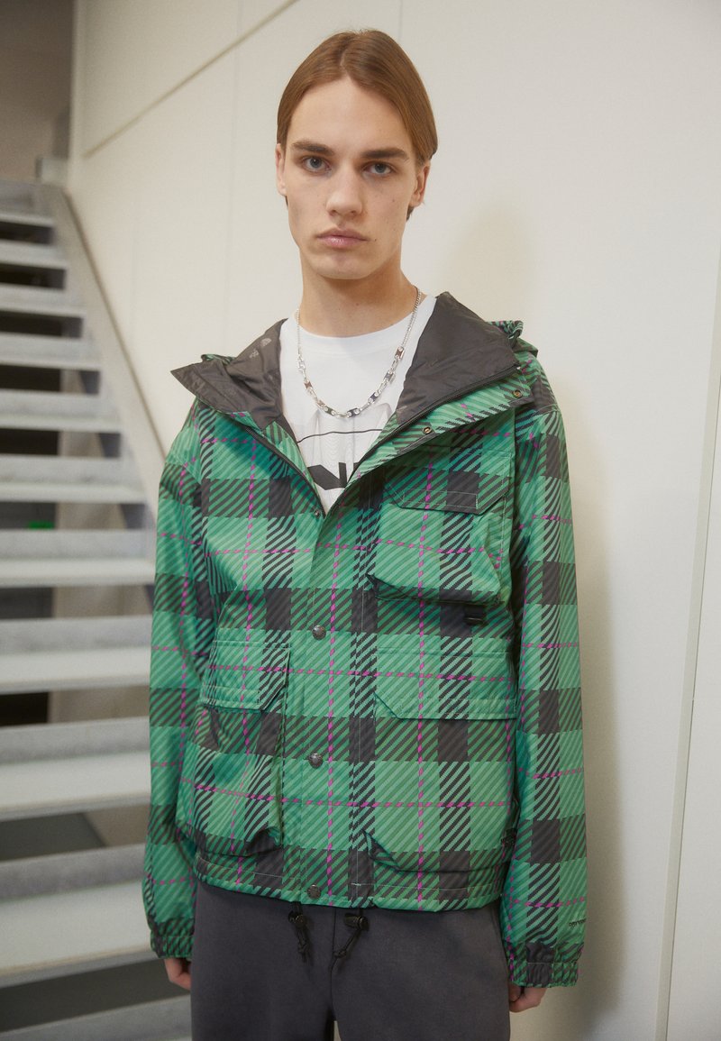 The North Face UTILITY RAIN JACKET Outdoorjacke deep grass green