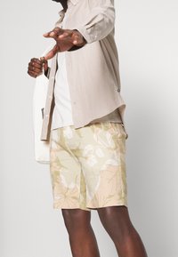 Tommy Hilfiger Short - beige