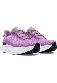 Scarpe sportive di colore viola chiaro con tomaia in mesh testurizzato, intersuola nera e suole con motivo. Presentano un design con lacci e un dettaglio del logo.