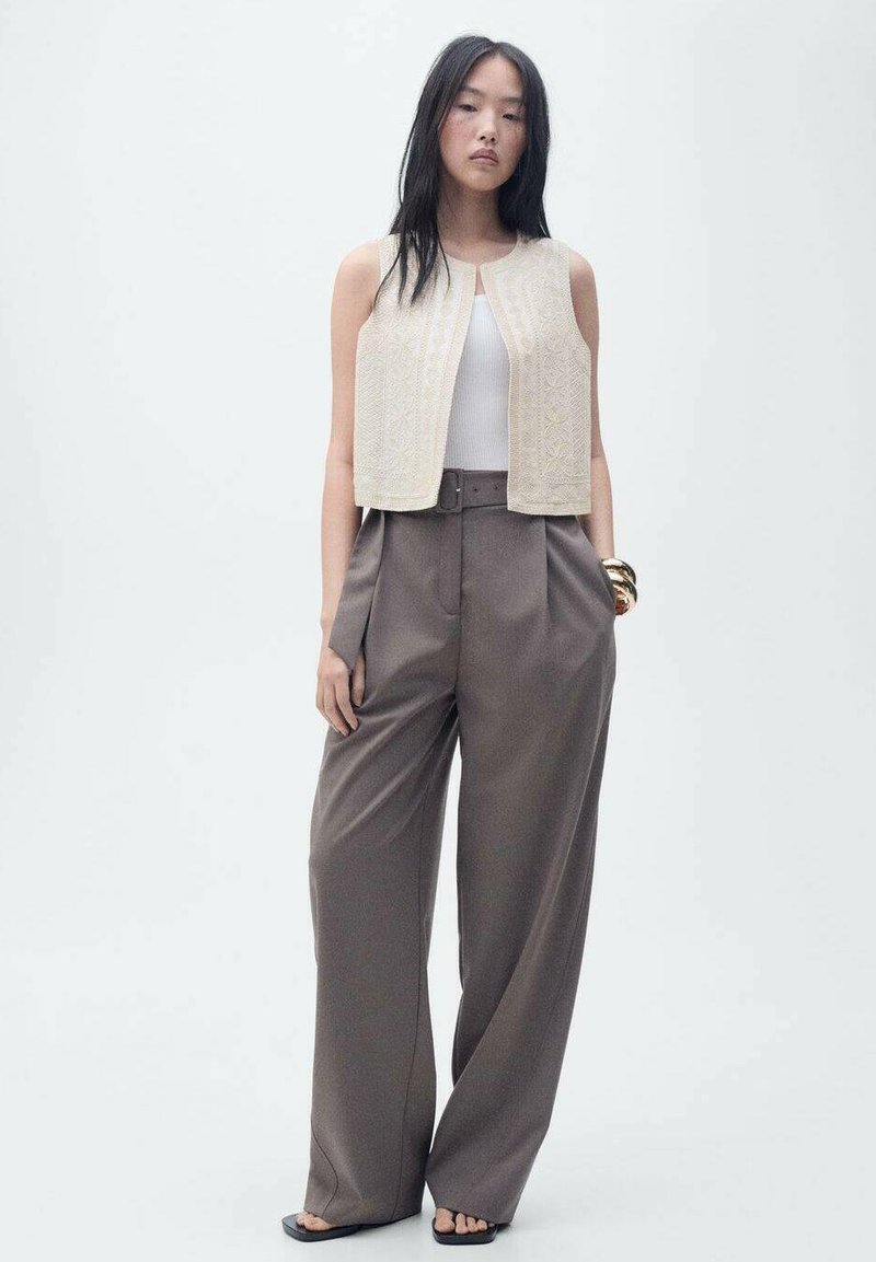 Haut Blanc Mango Taille XS Sans Manches - Encolure Fantaisie, Occasion Très Bon état