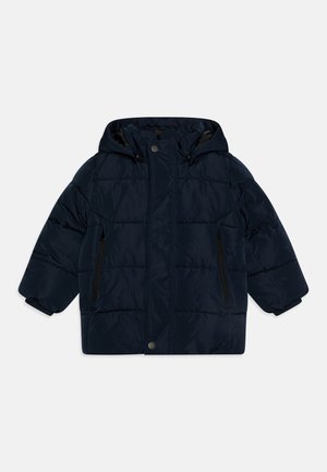 Marineblå pufferjakke med avtagbar hette, med horisontale sømmer, to glidelås-lommer på sidene og elastiske mansjetter for varme.