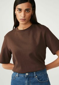 Next HEAVYWEIGHT SHORT SLEEVE CREW NECK STANDARD - T-shirt imprimé - chocolate brown