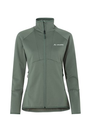 Veste verte avec un col montant, fermeture éclair et deux poches latérales, faite d'un tissu texturé, présentant des détails de logo sur la poitrine.