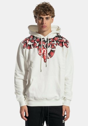 Felpa con cappuccio bianca con una grafica di un serpente in rosso, nero e bianco sulle spalle. Presenta una tasca frontale a marsupio e cappuccio con cordoncino.