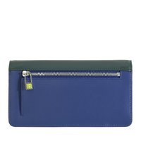 Portafoglio in pelle blu con un pannello superiore verde. Presenta una cerniera argentata lungo il lato e un'etichetta gialla con il marchio. Texture liscia.
