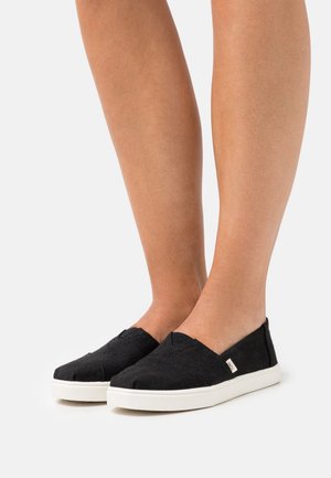 TOMS Loaferit/pistokkaat - black