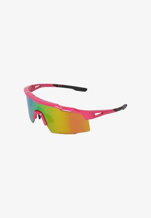 Roze sportzonnebril met omvattende, regenbooggekleurde glazen, zwarte pootuiteinden en het woord "ENDURANCE" op de onderrand van het glas.