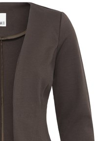 Tumši brūns ilgtermiņa žakete ar atvērtu priekšpusi un bez redzamām pogām, paredzēta formālai vai biznesa valkāšanai.