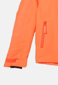 Oranžist jakki särg, millel on tõmblukuga tasku ja Velcro kinniti. Omab sujuvat, kerget kangast ja voolujoonelist disaini.