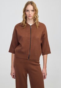 Strickjacke - caramel