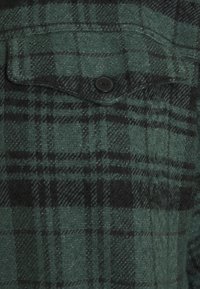 Tigha Tunn jacka - grey