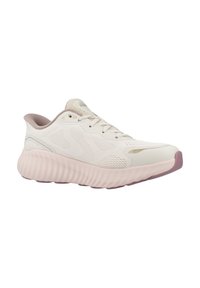 Zapato deportivo ligero en crema con parte superior de malla transpirable, acentos texturizados y una suela acolchada de color rosa. Presenta una punta redondeada y cordones.