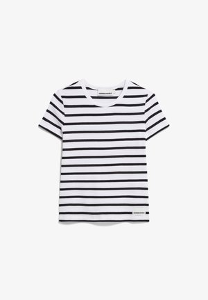 Witte t-shirt met korte mouwen en zwarte horizontale strepen. Heeft een ronde halslijn en een klein merkembleem aan de linksonderkant.