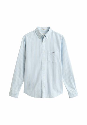 Camicia azzurro chiaro con sottili strisce verticali bianche e arancioni, maniche lunghe, tasca sul petto e colletto con bottoni.