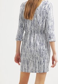 KIOMI Robe de jour - multi-coloured
