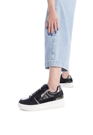 XTI Zapatillas - black