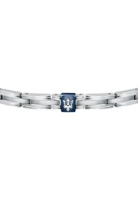 Zilveren armband met in elkaar grijpende schakels, een centraal blauw vierkant accent met een wit logo. Gladde textuur met een glanzende afwerking.