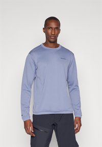 Μακρυμάνικη αθλητική μπλούζα από ανοιχτό μπλε διχτυωτό ύφασμα με στρογγυλή λαιμόκοψη, διαθέτοντας σε αντίθεση πάνελ στους ώμους και διακριτική σήμανση.