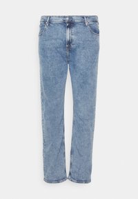 Pantalones vaqueros de mezclilla azul claro con diseño de pierna recta, estilo de cinco bolsillos y cierre de botón y cremallera. Textura suave y acabado desteñido.