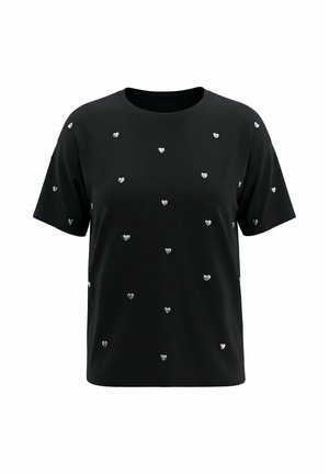 Schwarzes Kurzarm-T-Shirt mit verstreuten kleinen silbernen herzförmigen Verzierungen auf Vorderseite und Ärmeln.