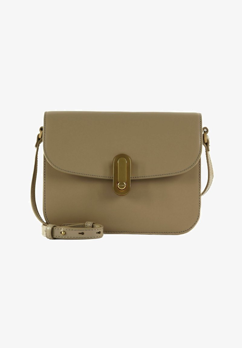 Sac bandoulière rectangulaire beige avec rabat et fermoir ovale doré, bandoulière réglable détachée et placée devant.