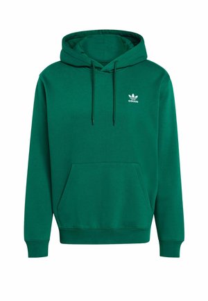 Zielona bluza z kapturem wykonana z mieszanki bawełny, z kieszenią z przodu, ściągaczami na rękawach oraz białym logo Adidas na klatce piersiowej.