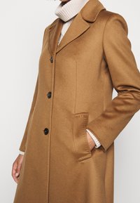 WEEKEND MaxMara Abrigo clásico - camel
