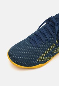 Umbro VELOCITA IX CLUB  IC - Scarpe da calcio indoor - poseidon/blazing yellow/white