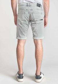 Le Temps Des Cerises BERMUDA EN JOGG - Short en jean - grey