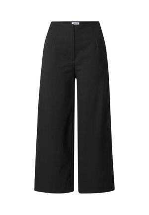 Pantalons larges noirs à taille haute, en tissu lisse. Présentent des plis à l'avant et un design épuré et minimaliste.