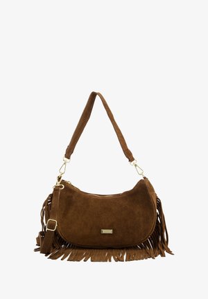 Brązowa zamszowa torebka na ramię z frędzlami, złotymi akcentami, zamknięciem na zamek błyskawiczny i regulowanym paskiem. Miękka tekstura i zaokrąglony kształt.