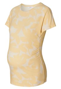 Zwangerschaps T-shirt in zachtgeel katoen met een wit bloemenpatroon, korte mouwen, ronde hals en zijruche voor een verstelbare pasvorm.