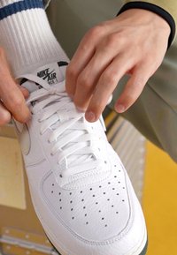 Nike Sportswear AIR FORCE 1  - Sapatilhas - white/sea glass/vintage green/summit white/cosmic clay