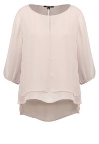 Blouse rose clair pour femmes avec encolure ronde, manches trois-quarts bouffantes, couture avant, ourlet à couches plus long à l'arrière.