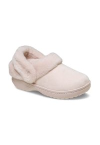 Zuecos de ante rosa con un cuello plegado de felpa y una suela texturizada. El suave forro interior ofrece comodidad y calidez. Diseño de puntera redonda.