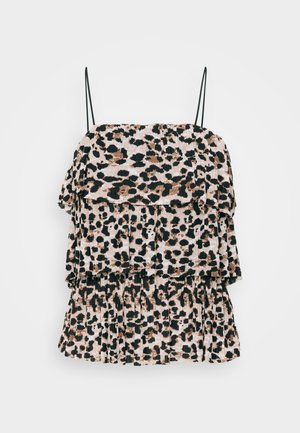 Top s leopardím potiskem a vrstvenými volány, vyrobený z lehkého materiálu. Má tenké černé ramínka a texturovaný povrch.