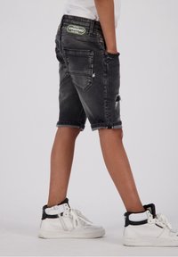 Vingino CECARIO - Farkkushortsit - black vintage