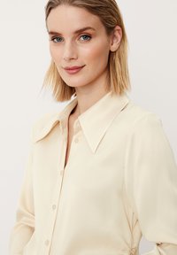 s.Oliver BLACK LABEL MIT RAFFUNGEN - Bluzka
