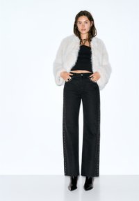 PULL&BEAR - Jeansy Dzwony