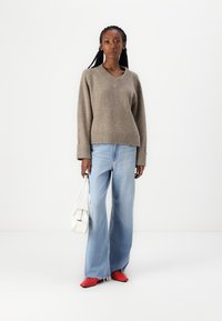 Abercrombie & Fitch - Sweter