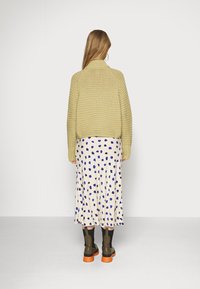 Monki Strickpullover - beige