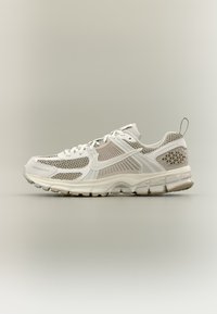 Δεν επιλέχθηκε, phantom/light bone/cream/sail/black/white
