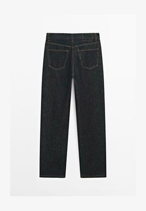Mörka denimjeans med rakt ben, synlig sömnad, fem fickor och en ren, minimalistisk design. Inga dekorationer eller mönster.