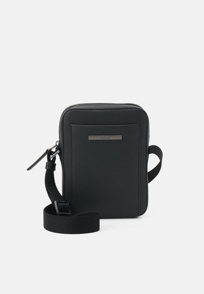 Victorinox Mythic Compact Crossbody Bag, Borsa a Tracolla con Scomparto per Telefono, Monospalla, Viaggi, Uomo/Donna, Nero Victorinox Mythic Compact Crossbody Bag, Borsa a Tracolla con Scomparto per Telefono, Monospalla, Viaggi, Uomo/Donna, Nero