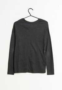 Mörkgrå långärmad skjorta med rund halsringning och en mjuk textur, med en enkel design och utan synliga mönster eller detaljer.