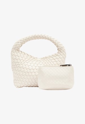 Petit sac à main blanc tissé avec poignée arrondie et petite pochette assortie zippée placée devant sur fond blanc.