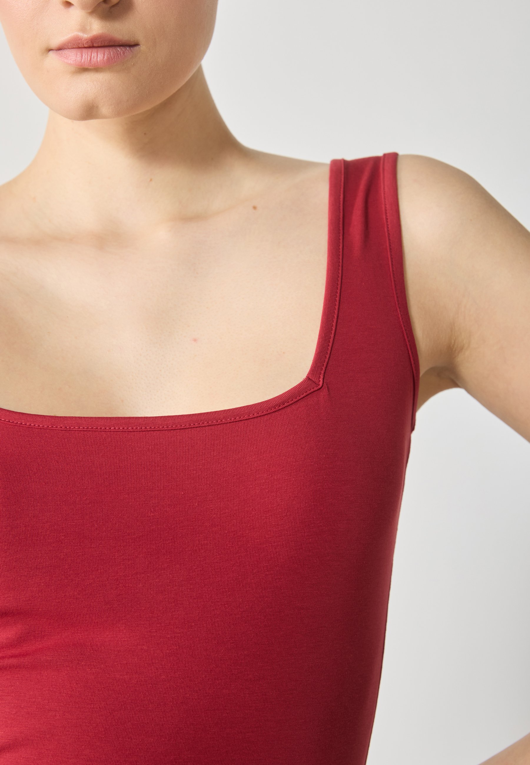 売れ筋商品|||アンナ フィールド Tシャツ レディース トップス Top - rio red 5.6オンス ヘビーウェイトTシャツ | レディース | 1枚 | 00085