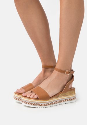 Sandalen met plateauzool - cognac