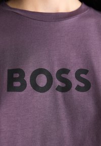 BOSS ELOGO - Marškinėliai su spaudiniu - open purple