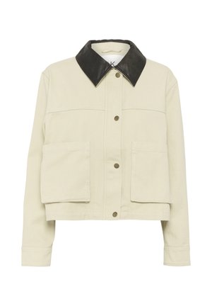 Heledbeez värvi lühike jakk musta nahkvari käeümbruses, nööbiga sulgemine ja kaks esipaneeli taskut klapiga. Puuvillane materjal.